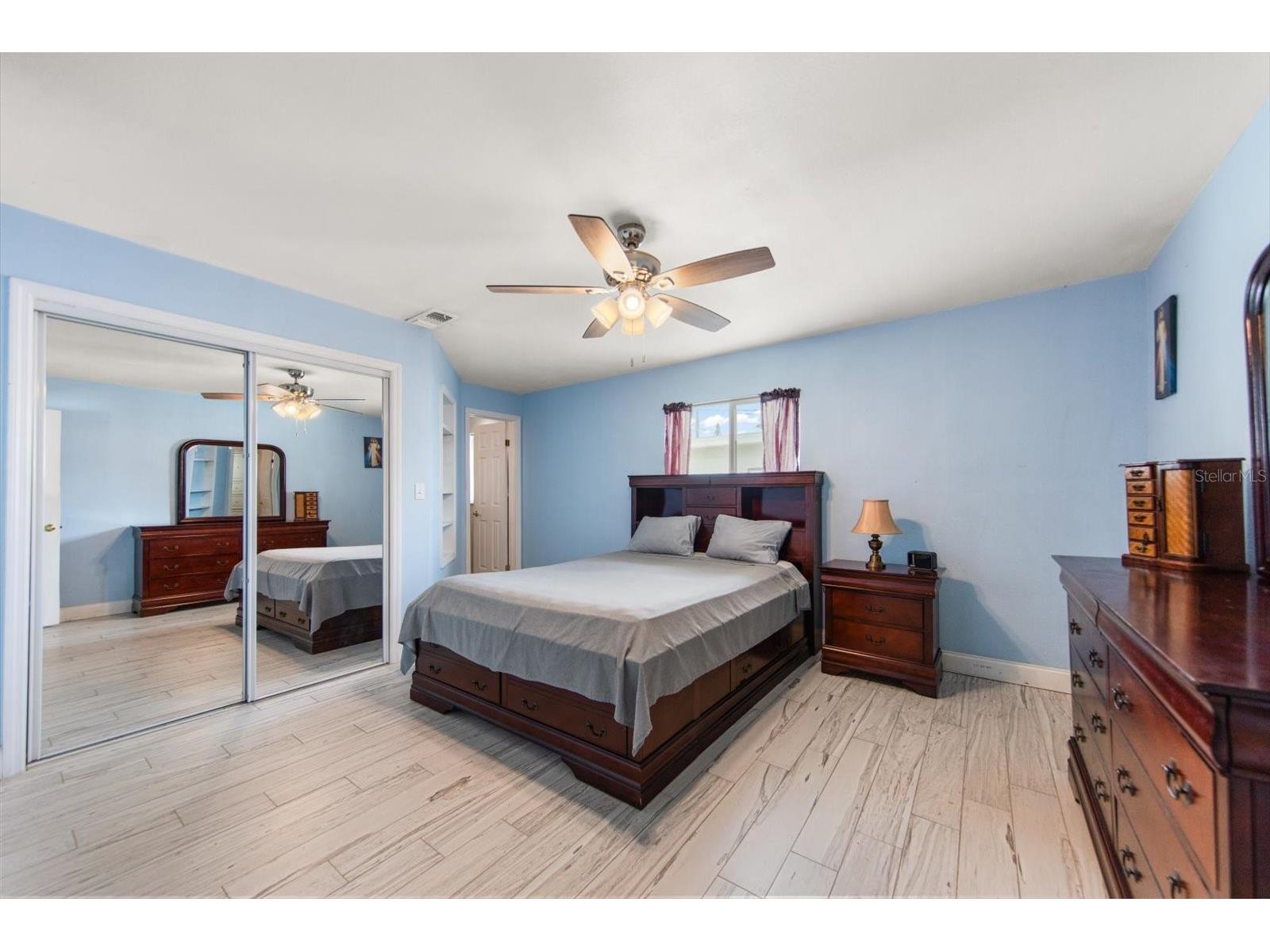 811 48th Avenue N Saint Petersburg FL 33703 W7885672 image16