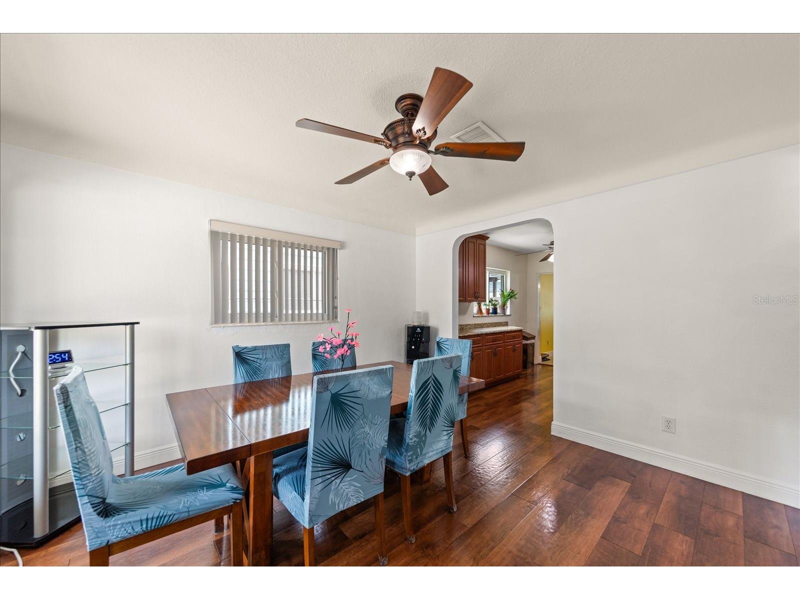 811 48th Avenue N Saint Petersburg FL 33703 W7885672 image6