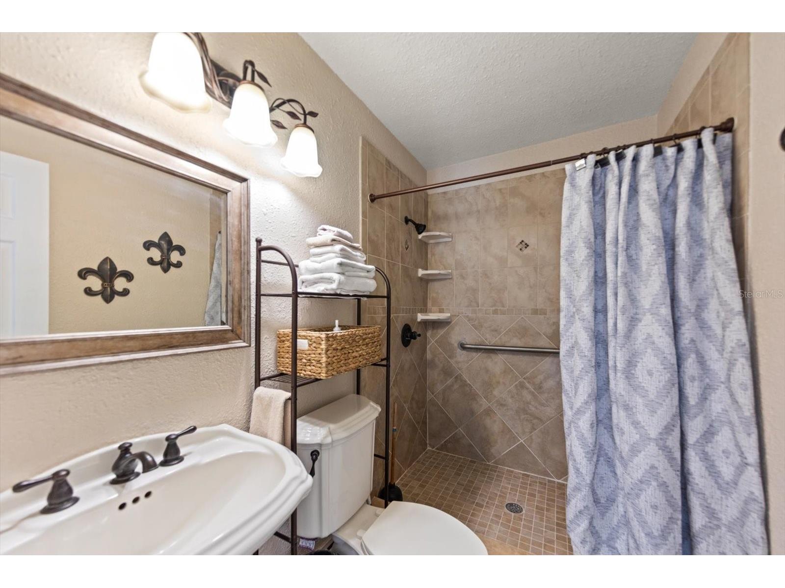 811 48th Avenue N Saint Petersburg FL 33703 W7885672 image9