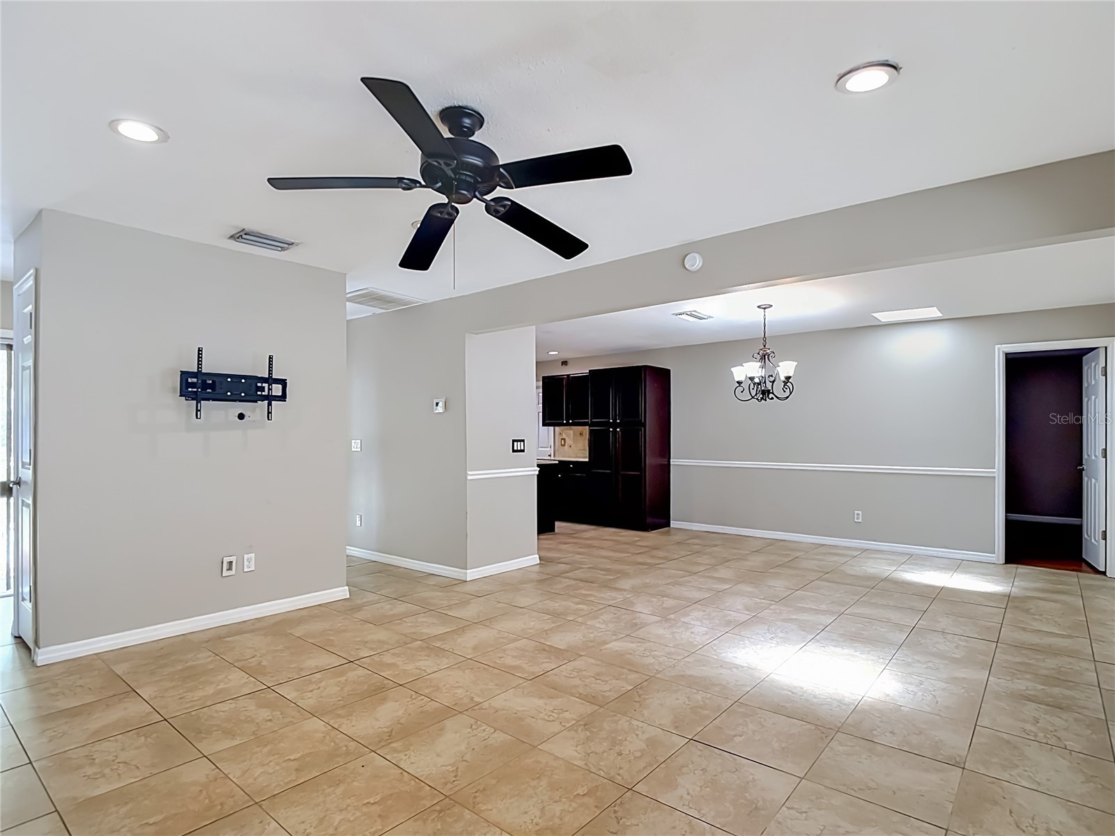 811 Ambassador Loop Tampa FL 33613 TB8508836 image12