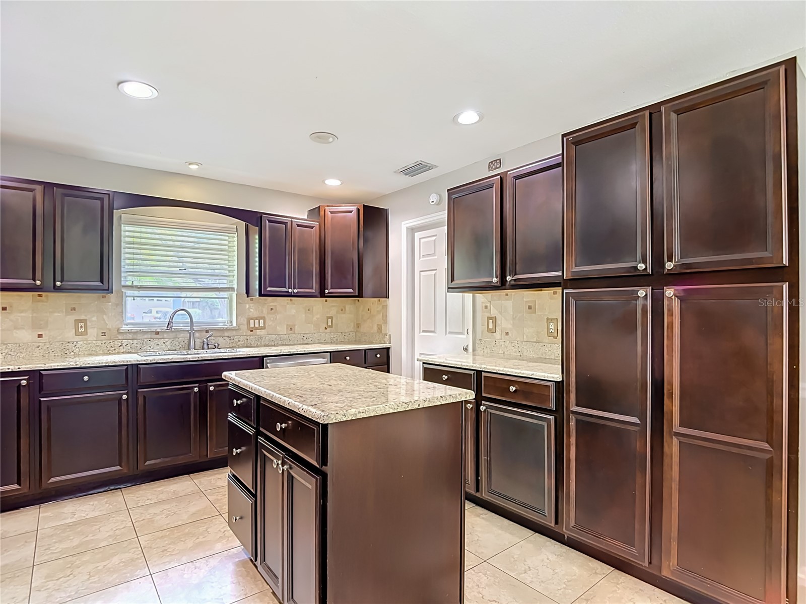 811 Ambassador Loop Tampa FL 33613 TB8508836 image32