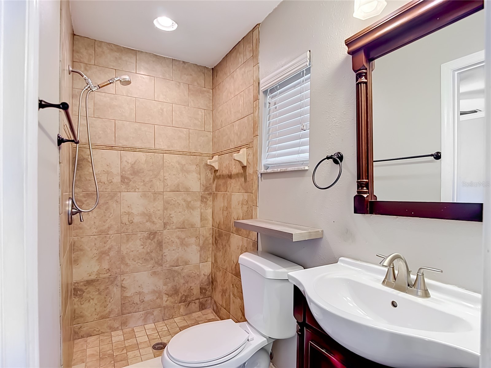 811 Ambassador Loop Tampa FL 33613 TB8508836 image38