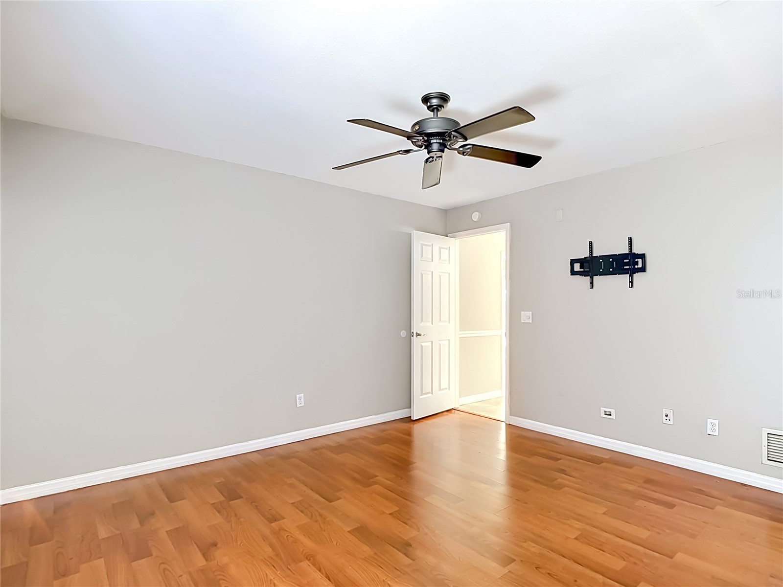 811 Ambassador Loop Tampa FL 33613 TB8508836 image41
