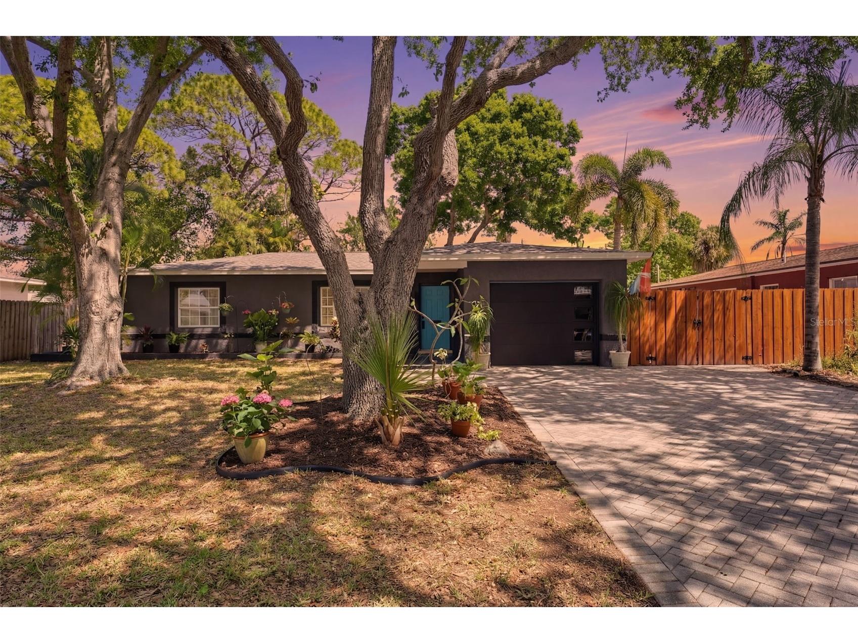 811 Bay Vista Boulevard S Saint Petersburg FL 33705 TB8494741 image1