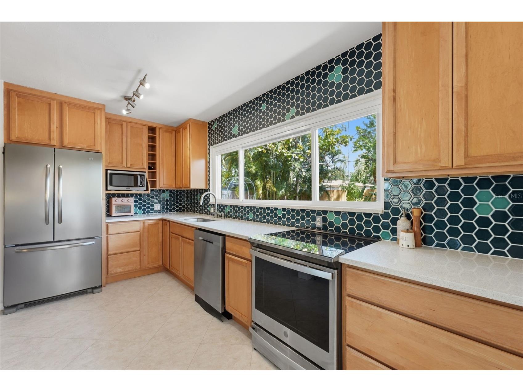 811 Bay Vista Boulevard S Saint Petersburg FL 33705 TB8494741 image11