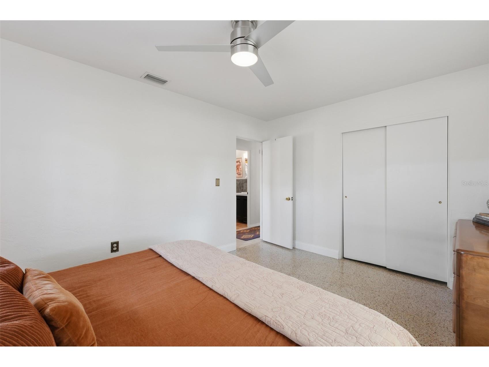 811 Bay Vista Boulevard S Saint Petersburg FL 33705 TB8494741 image17