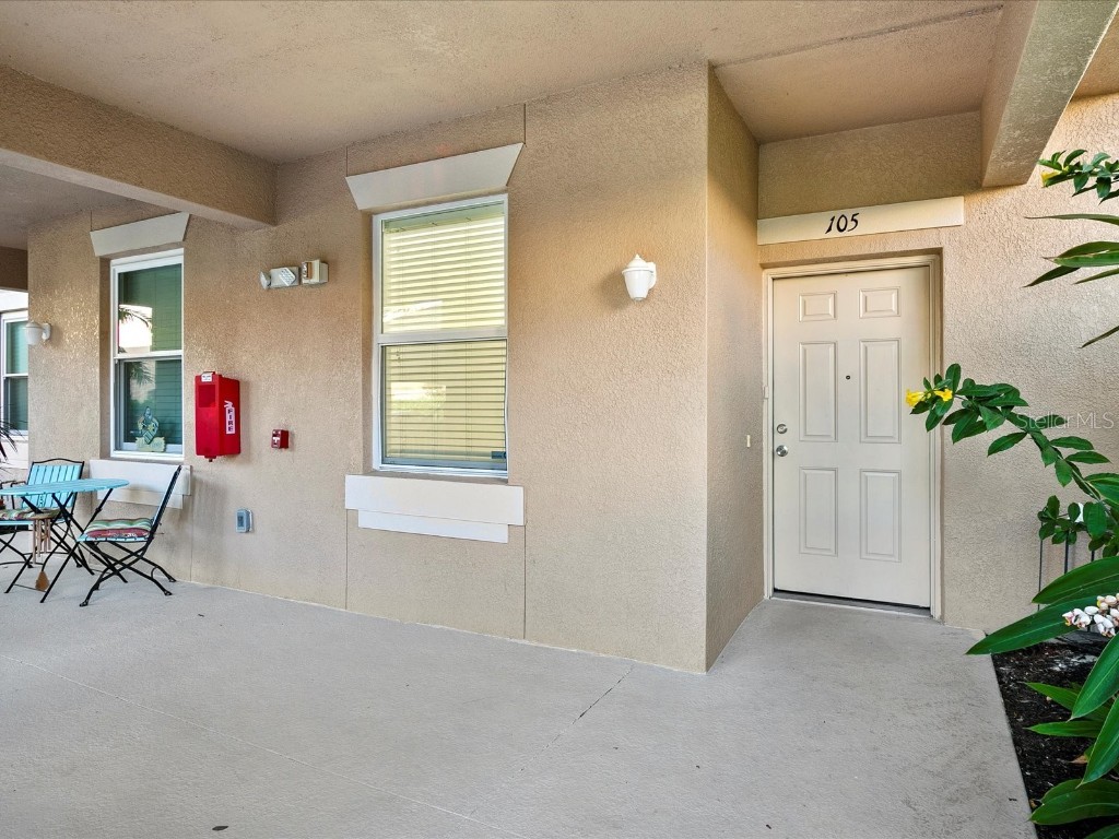 811 Fairwaycove Lane #105 Bradenton FL 34212 A4564112 image1