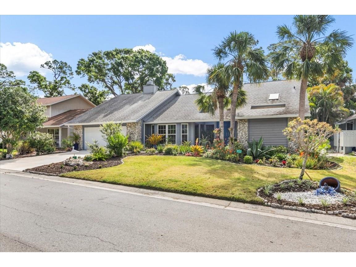 811 Hammockwood Court Sarasota FL 34232 A4646767 image1