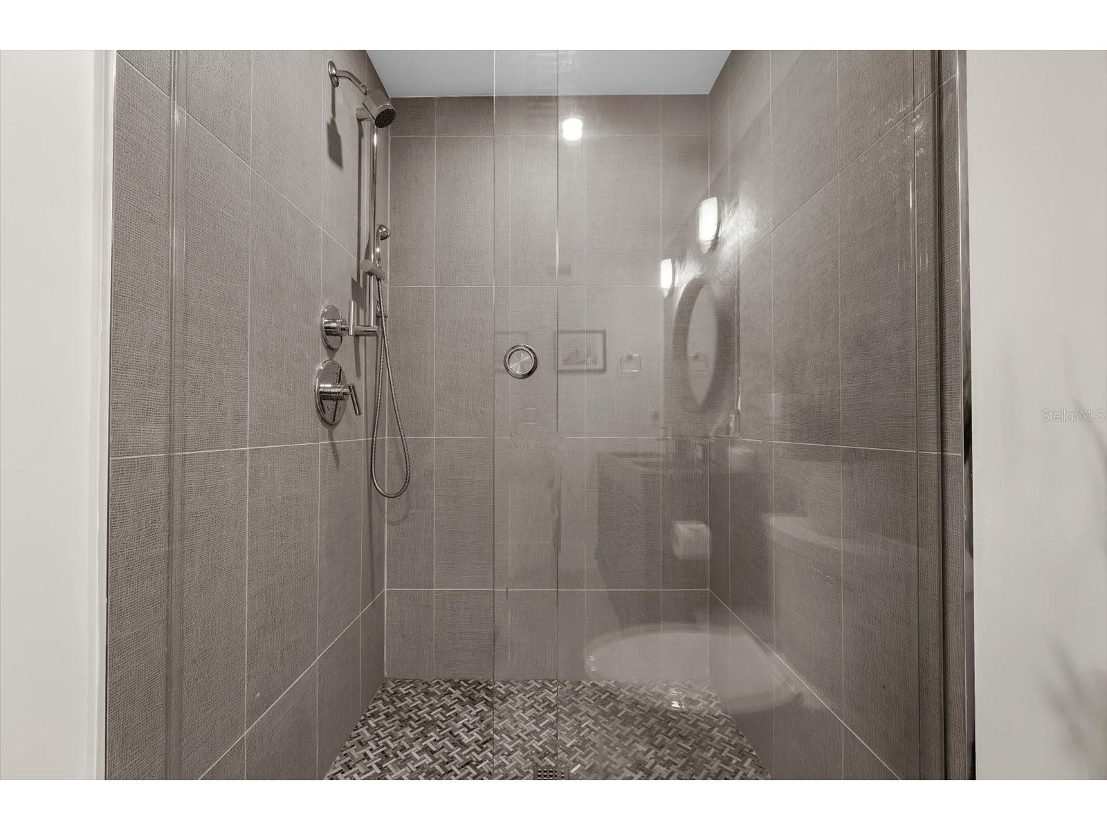 811 N Shore Drive Anna Maria FL 34216 A4684895 image23