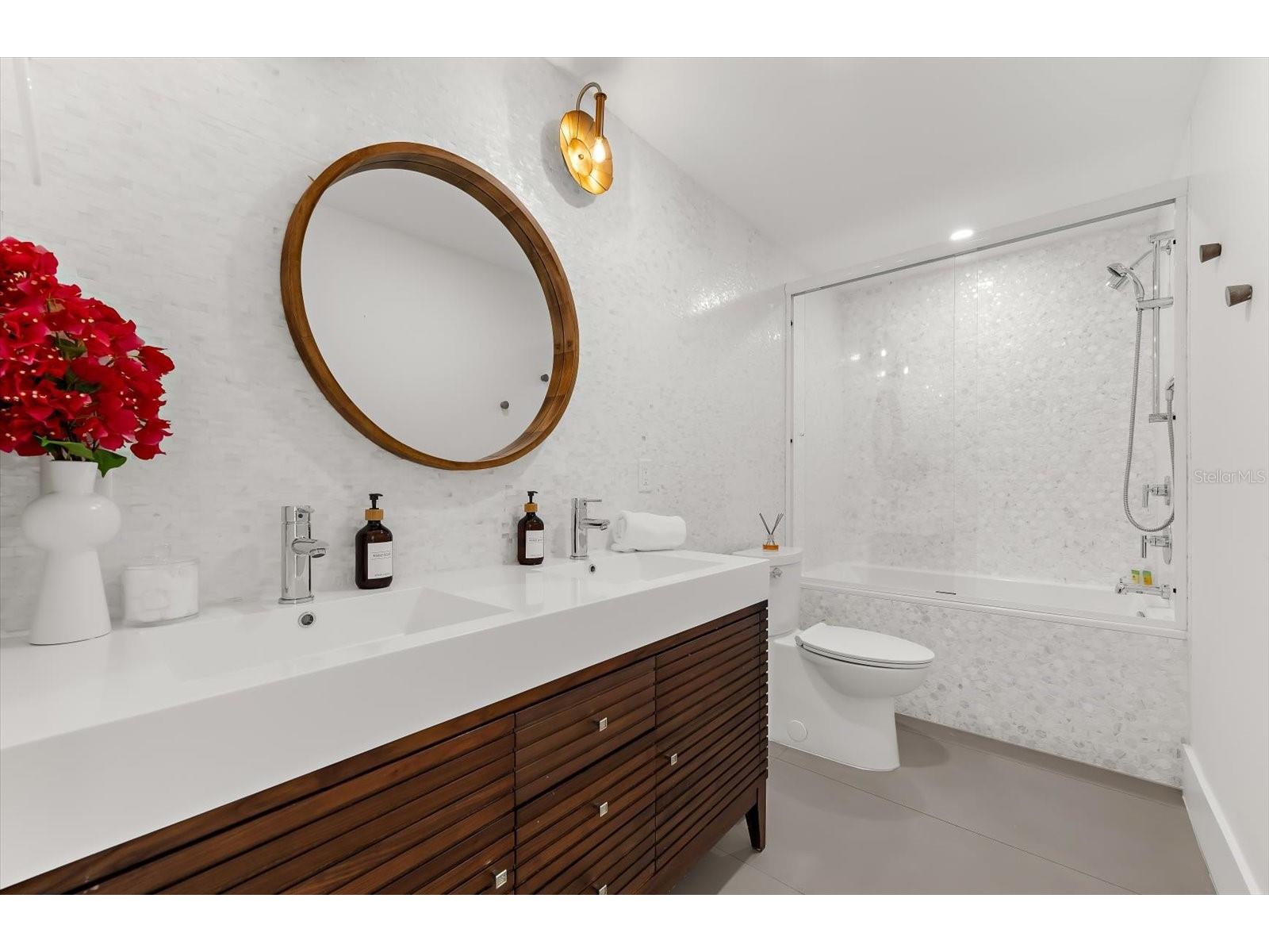811 N Shore Drive Anna Maria FL 34216 A4684895 image25