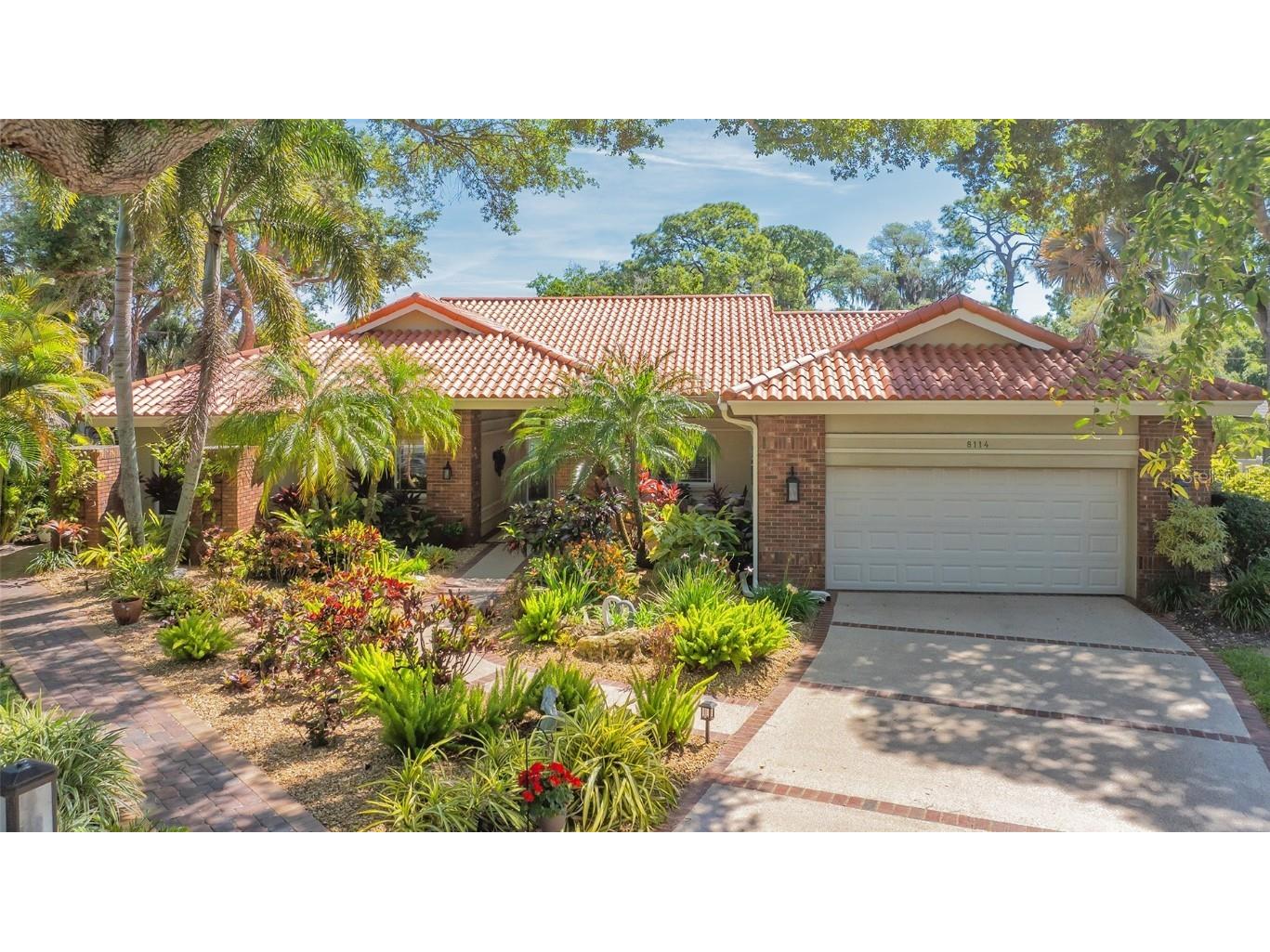 8114 Misty Oaks Boulevard Sarasota FL 34243 A4606980 image1