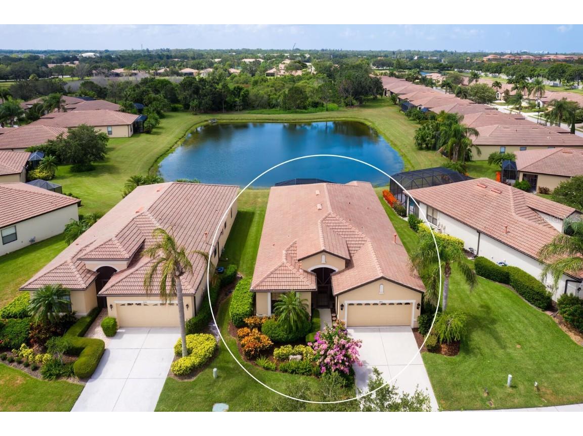 8114 Stirling Falls Circle Sarasota FL 34243 A4576628 image1