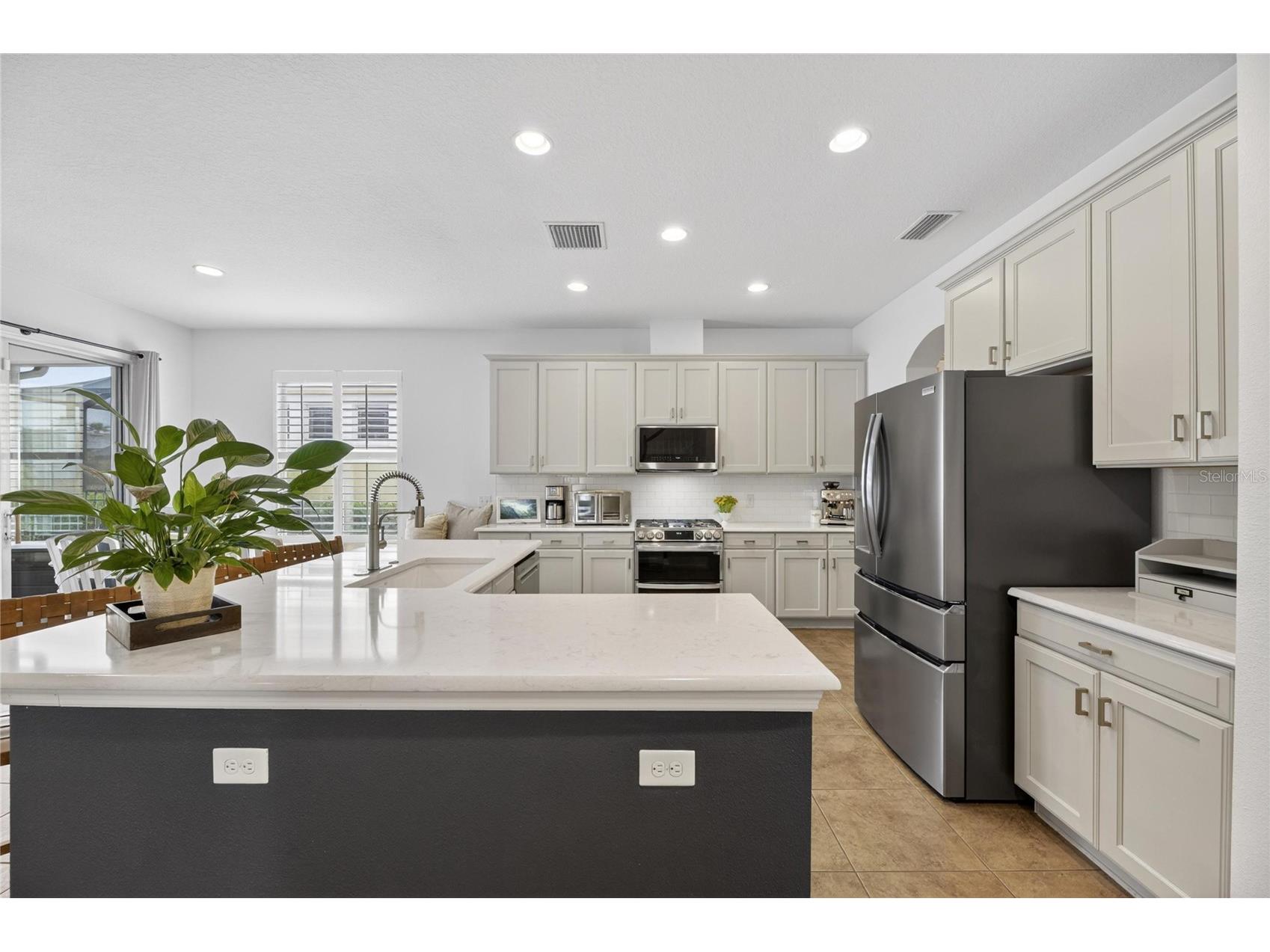 8115 Savannah Point Court Tampa FL 33647 TB8497653 image10