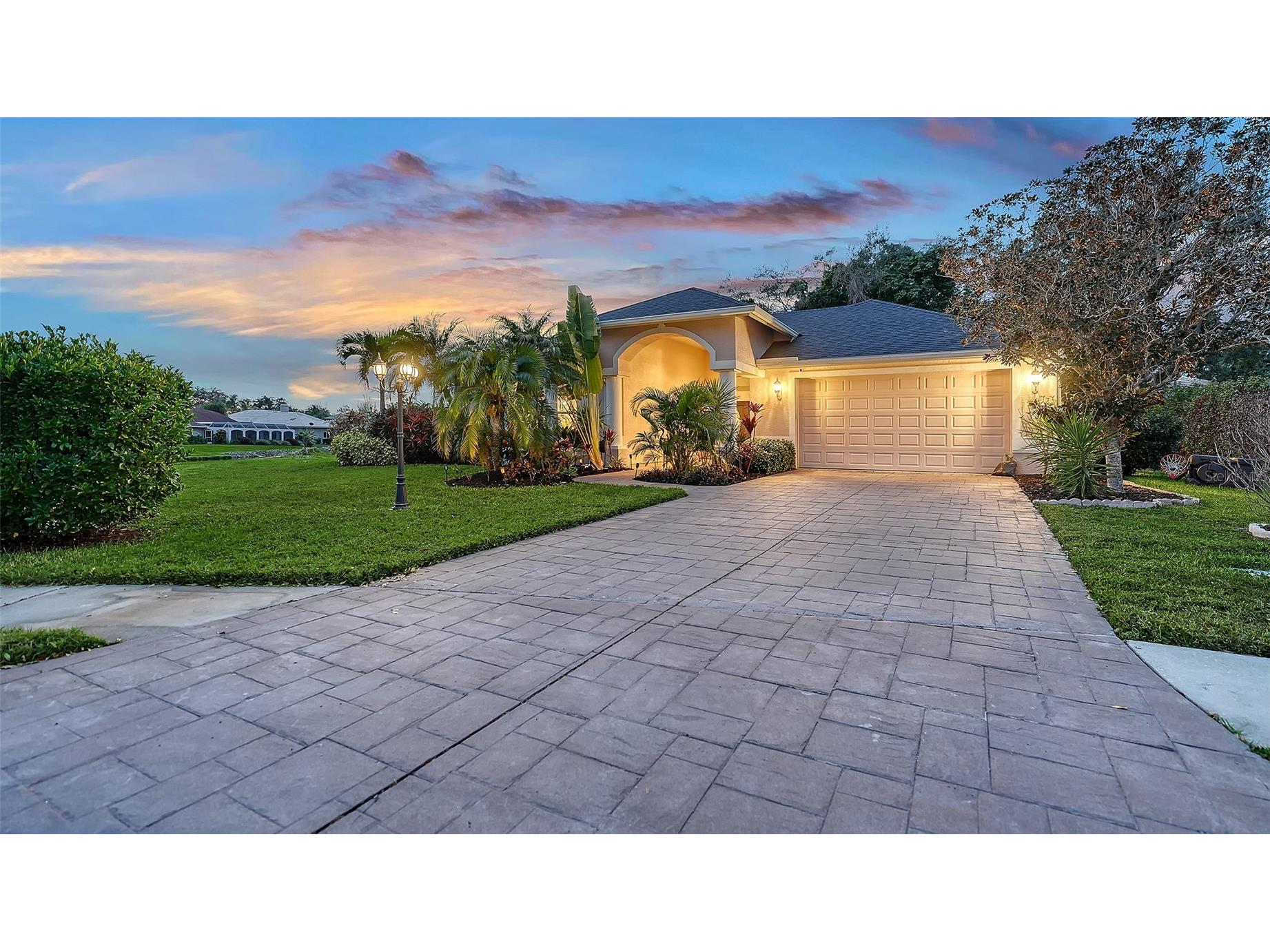 8117 Misty Oaks Boulevard Sarasota FL 34243 A4678054 image10