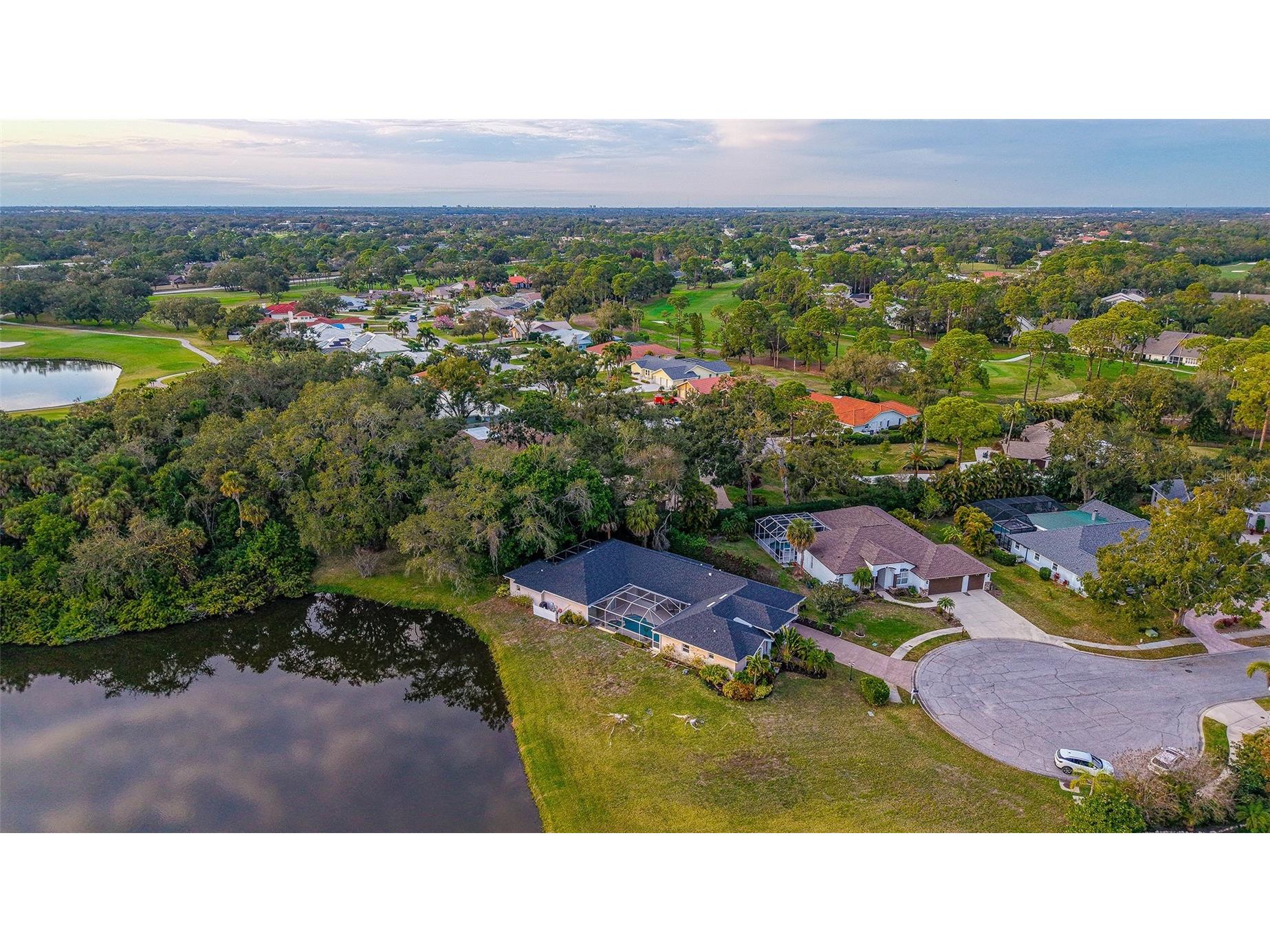 8117 Misty Oaks Boulevard Sarasota FL 34243 A4678054 image100