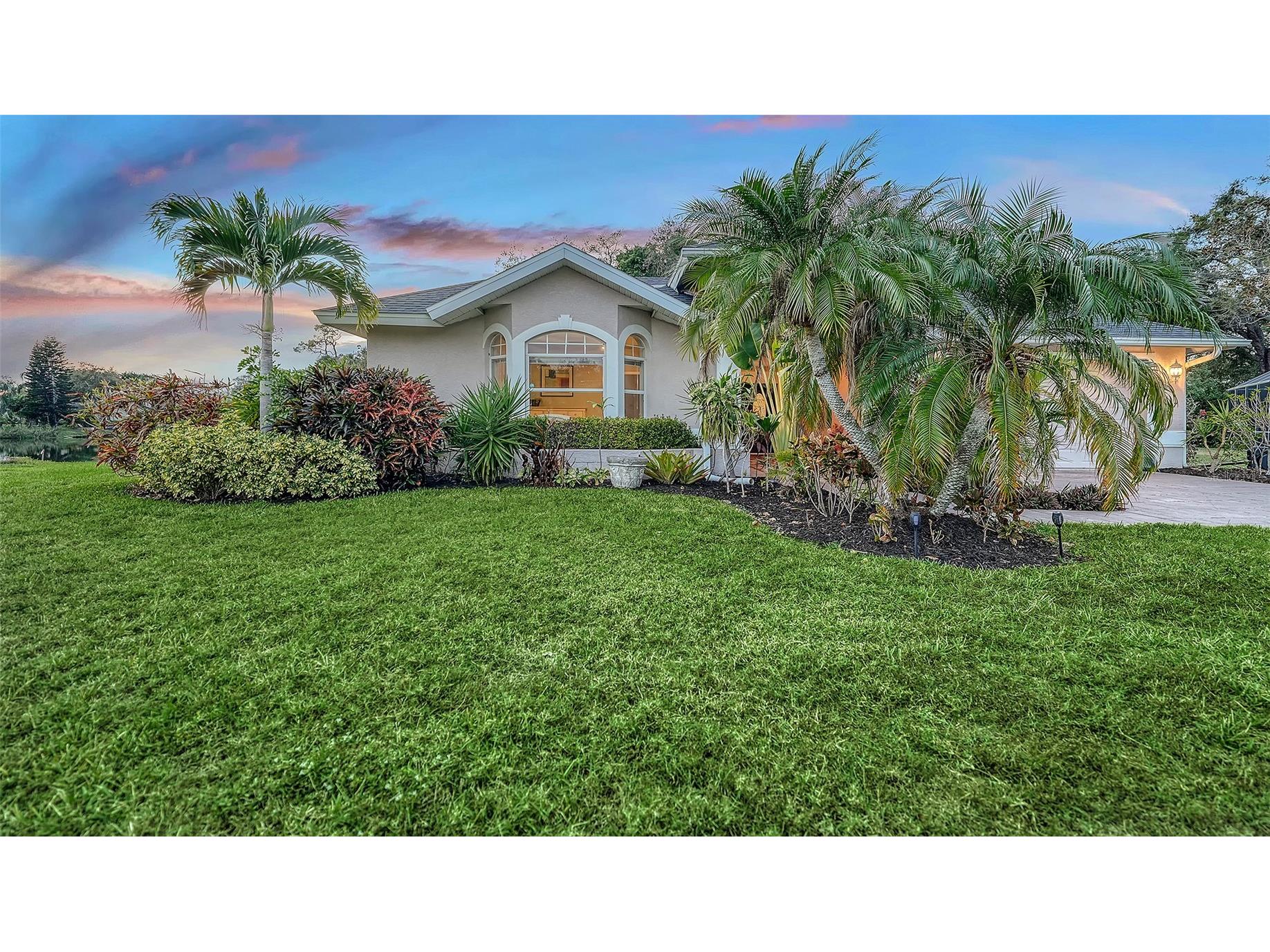 8117 Misty Oaks Boulevard Sarasota FL 34243 A4678054 image12