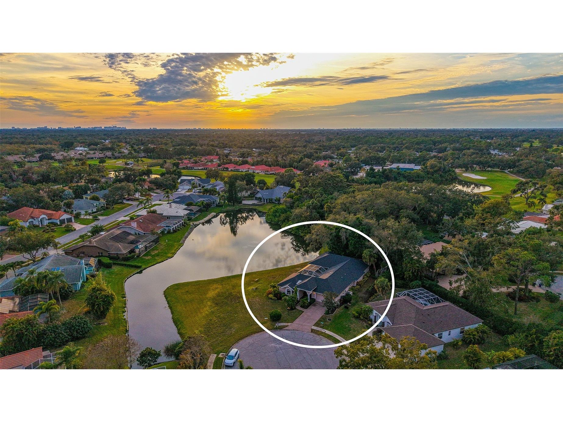 8117 Misty Oaks Boulevard Sarasota FL 34243 A4678054 image2