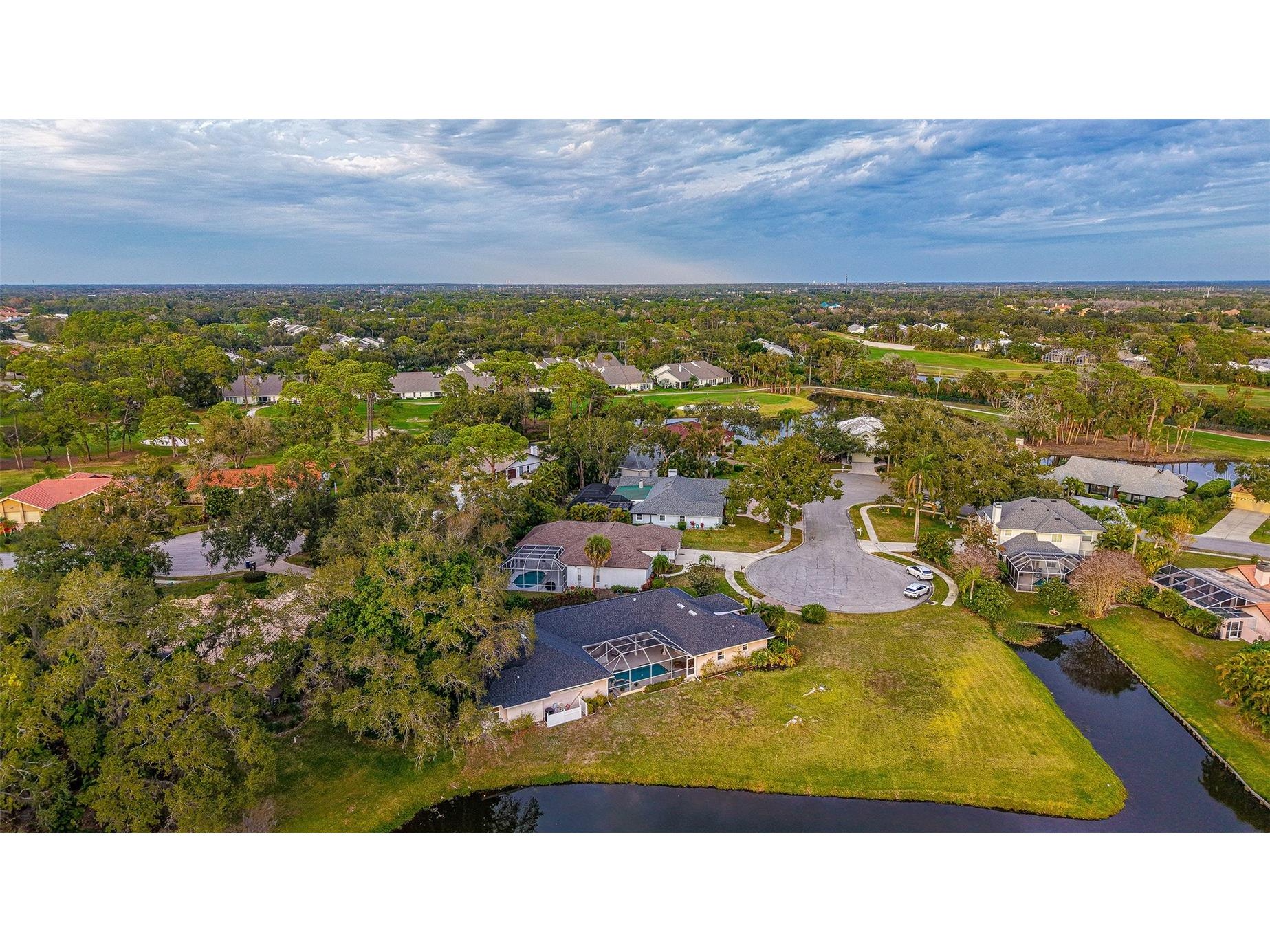 8117 Misty Oaks Boulevard Sarasota FL 34243 A4678054 image4