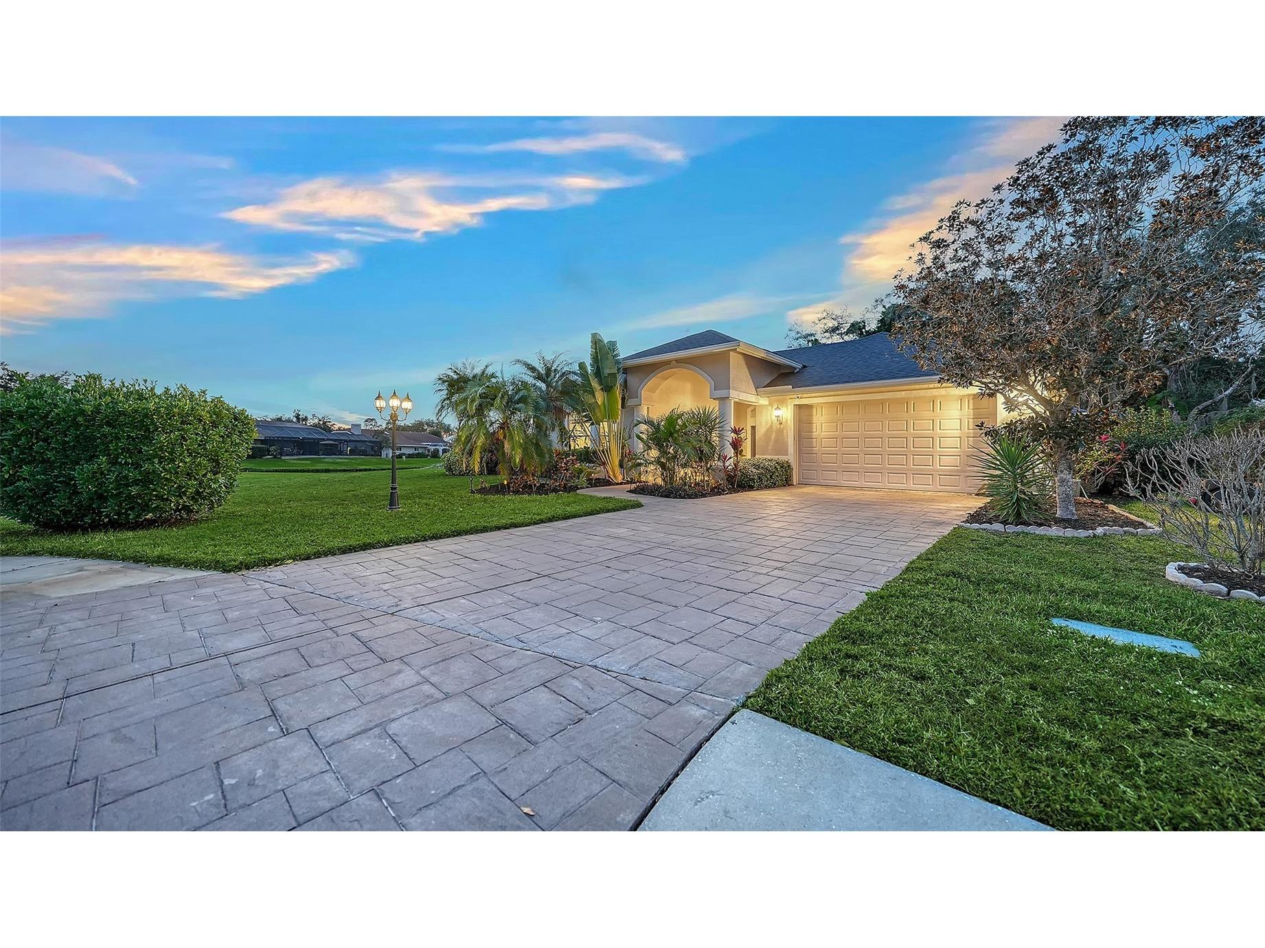 8117 Misty Oaks Boulevard Sarasota FL 34243 A4678054 image8