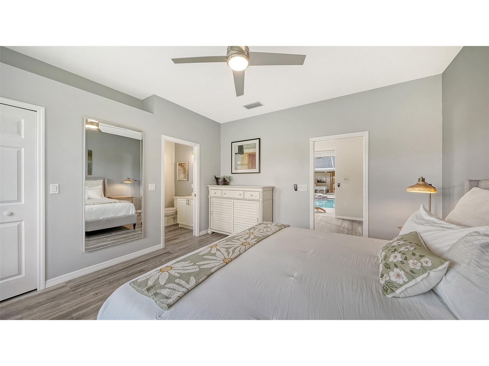 8117 Misty Oaks Boulevard Sarasota FL 34243 A4678054 image91