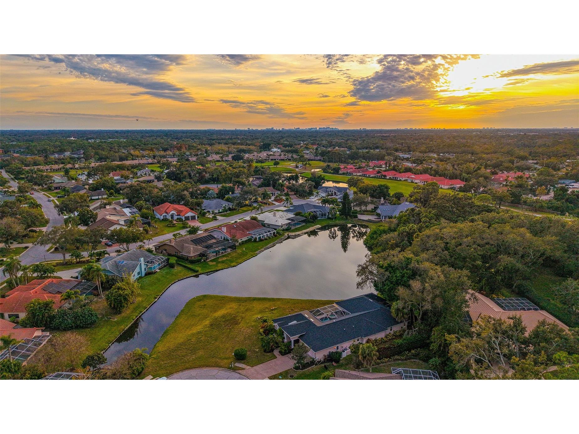 8117 Misty Oaks Boulevard Sarasota FL 34243 A4678054 image98