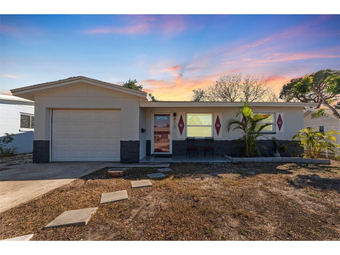 812 52nd Avenue S Saint Petersburg FL 33705 TB8352606 image1