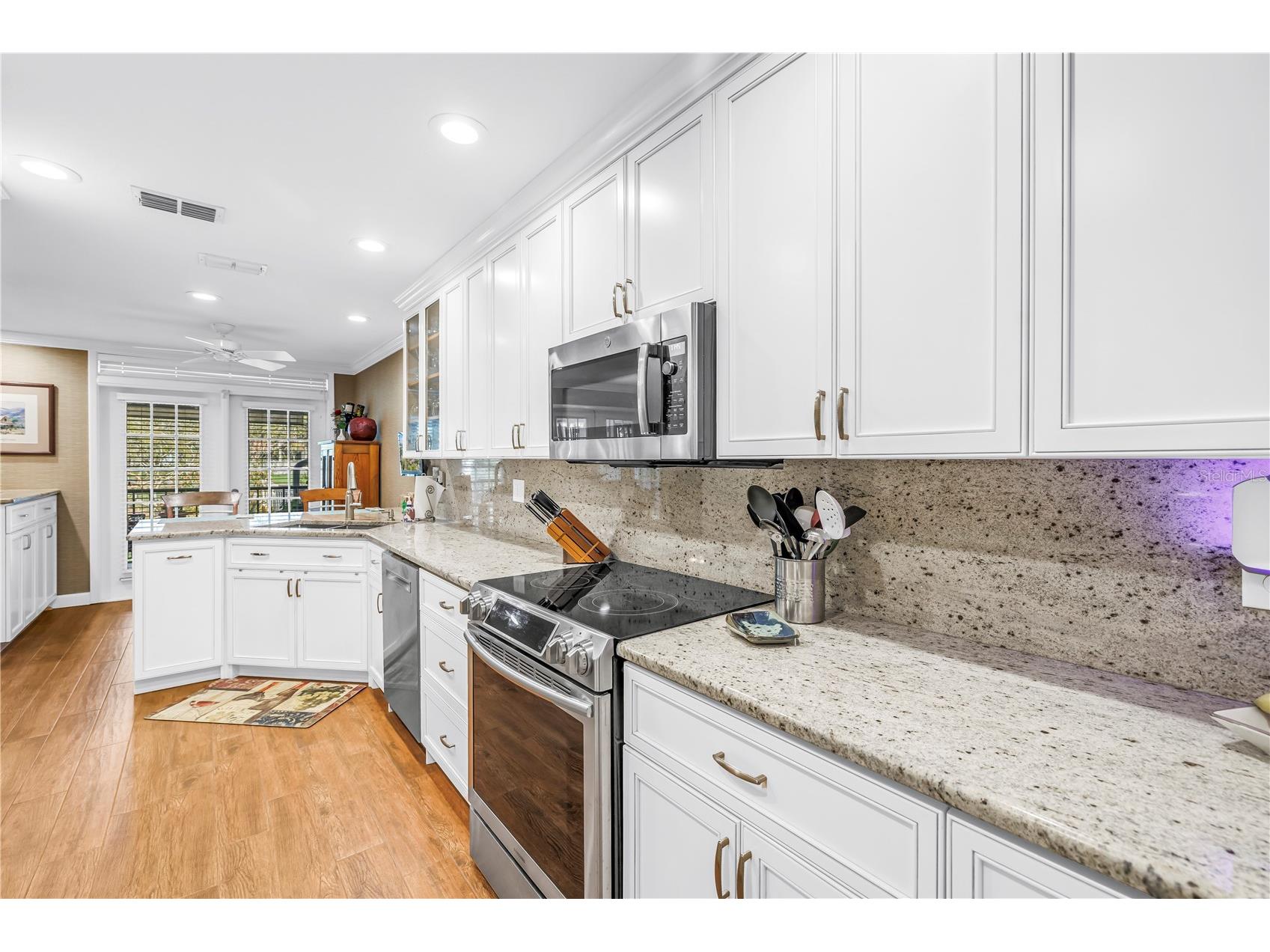 812 Amelia Court NE Saint Petersburg FL 33702 TB8481073 image13