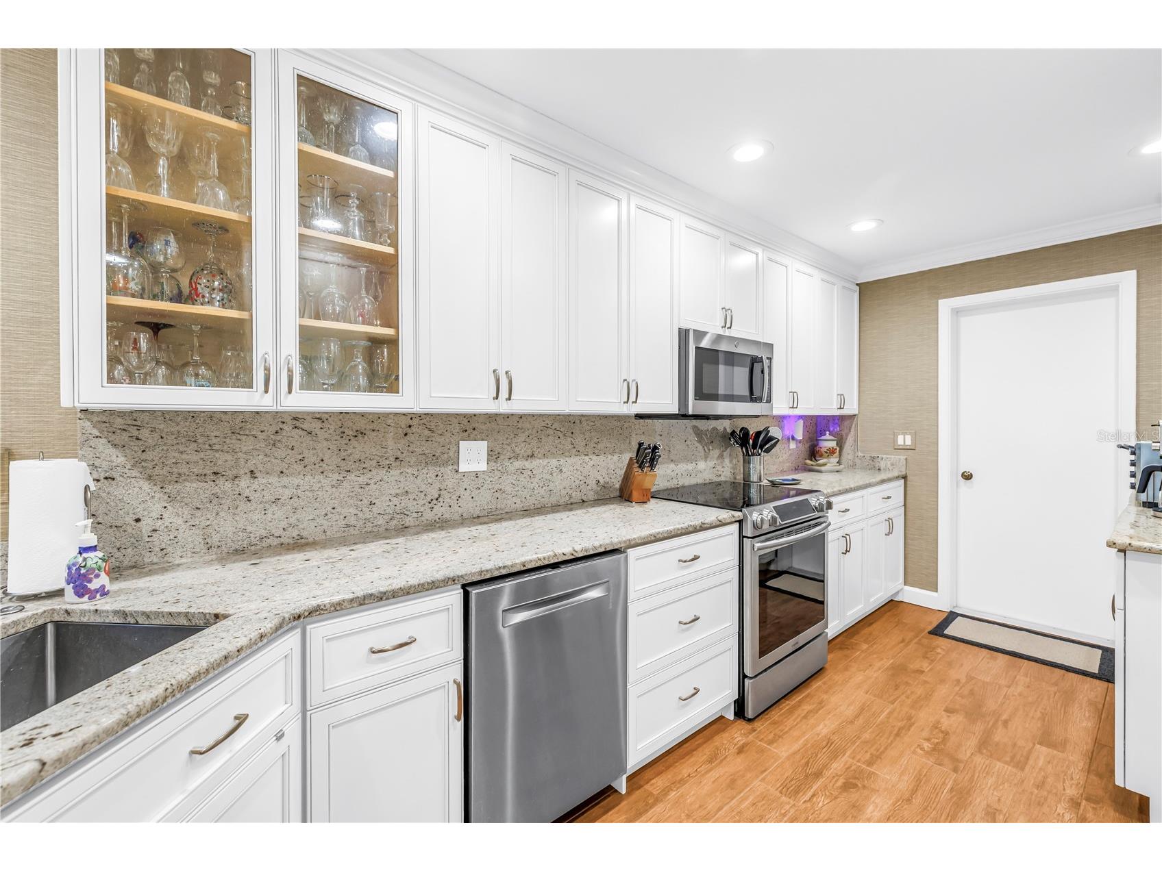 812 Amelia Court NE Saint Petersburg FL 33702 TB8481073 image4