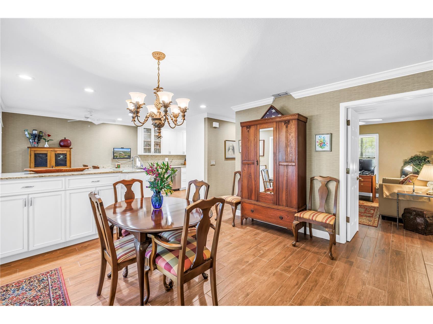 812 Amelia Court NE Saint Petersburg FL 33702 TB8481073 image9