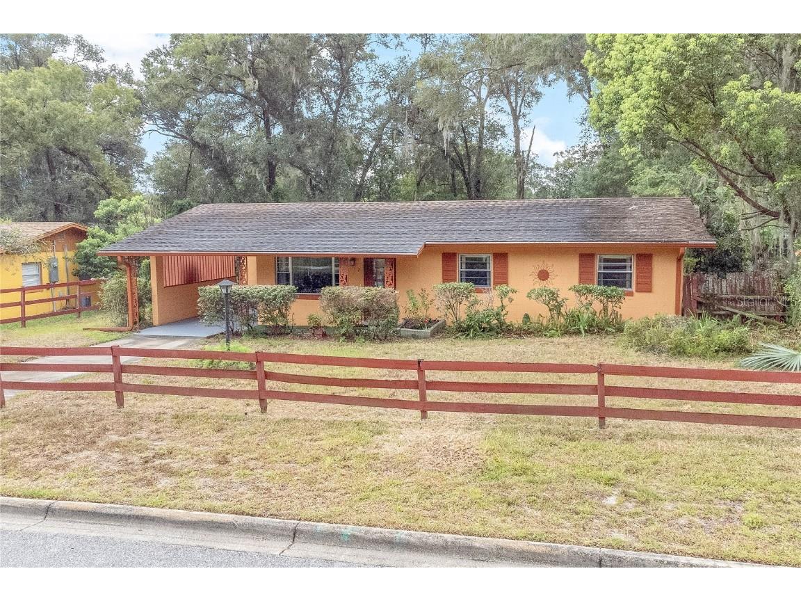 812 W Franklin Avenue Deland FL 32720 V4931889 image1