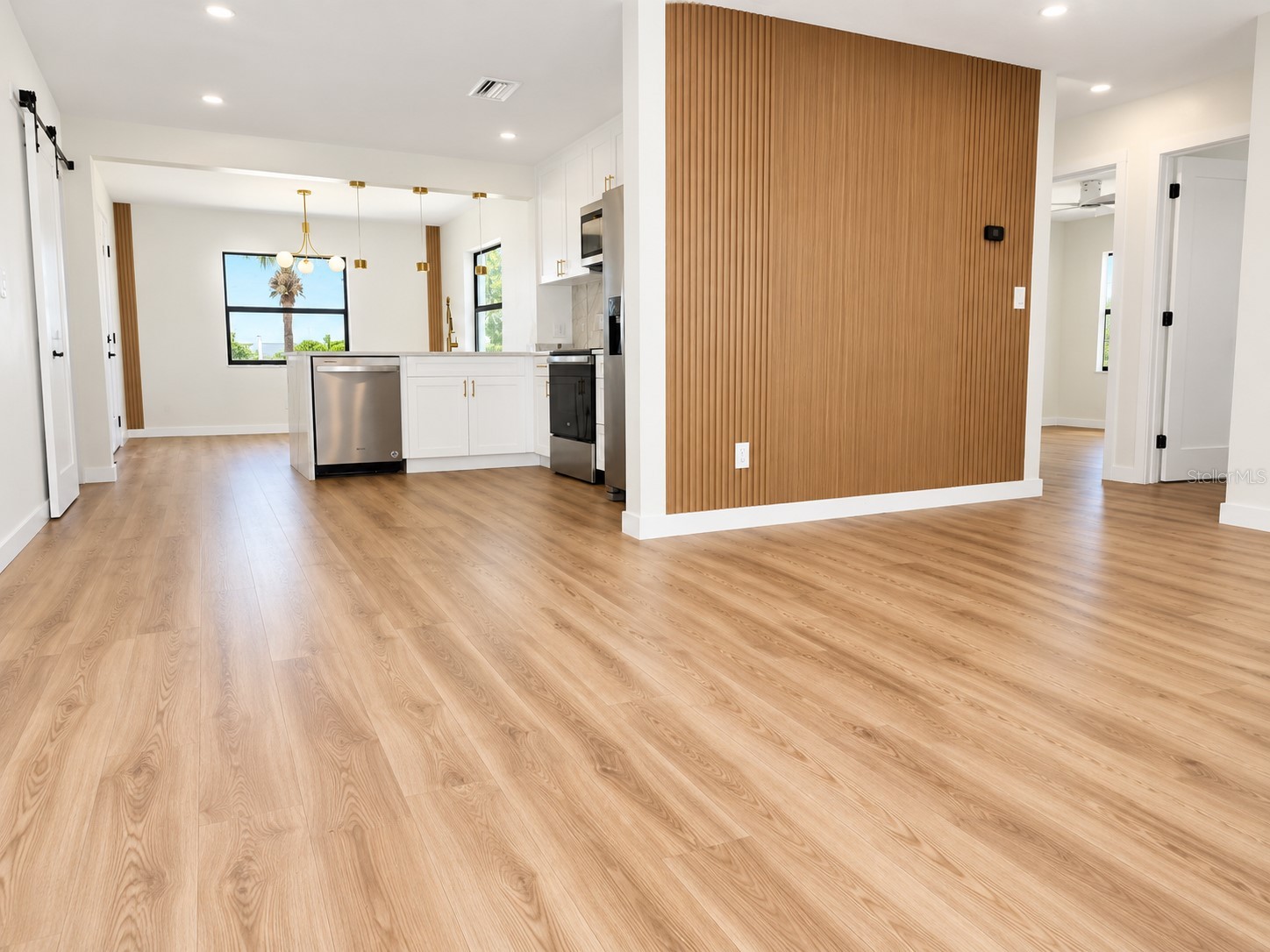 8120 7th Street N Saint Petersburg FL 33702 TB8523073 image3