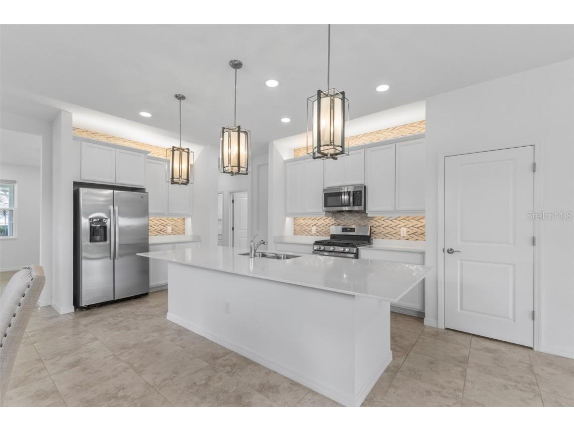 8121 Sternway Road Sarasota FL 34240 A4667132 image2