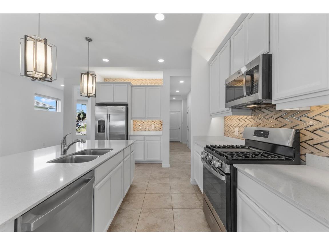 8121 Sternway Road Sarasota FL 34240 A4667132 image3