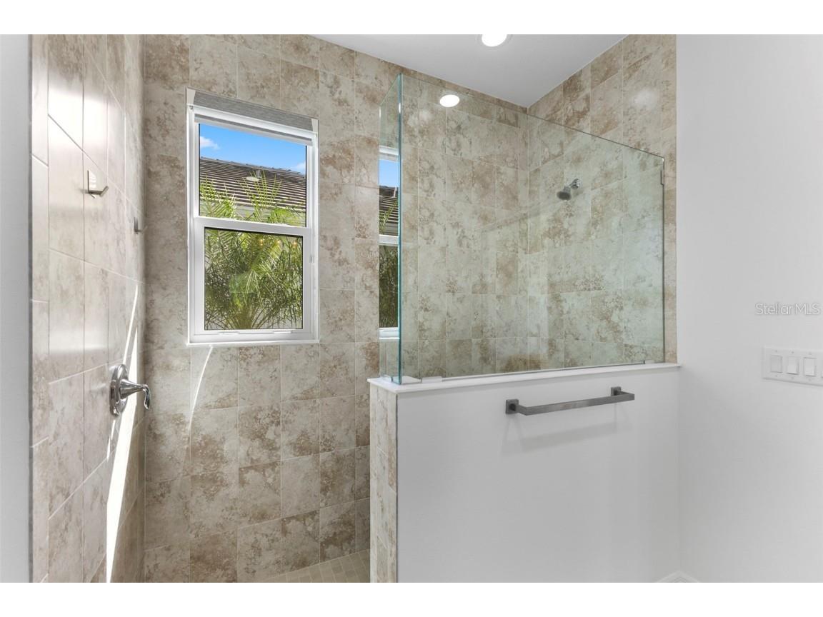 8121 Sternway Road Sarasota FL 34240 A4667132 image7