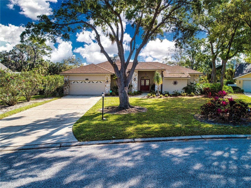 8122 Misty Oaks Boulevard Sarasota FL 34243 A4602012 image1