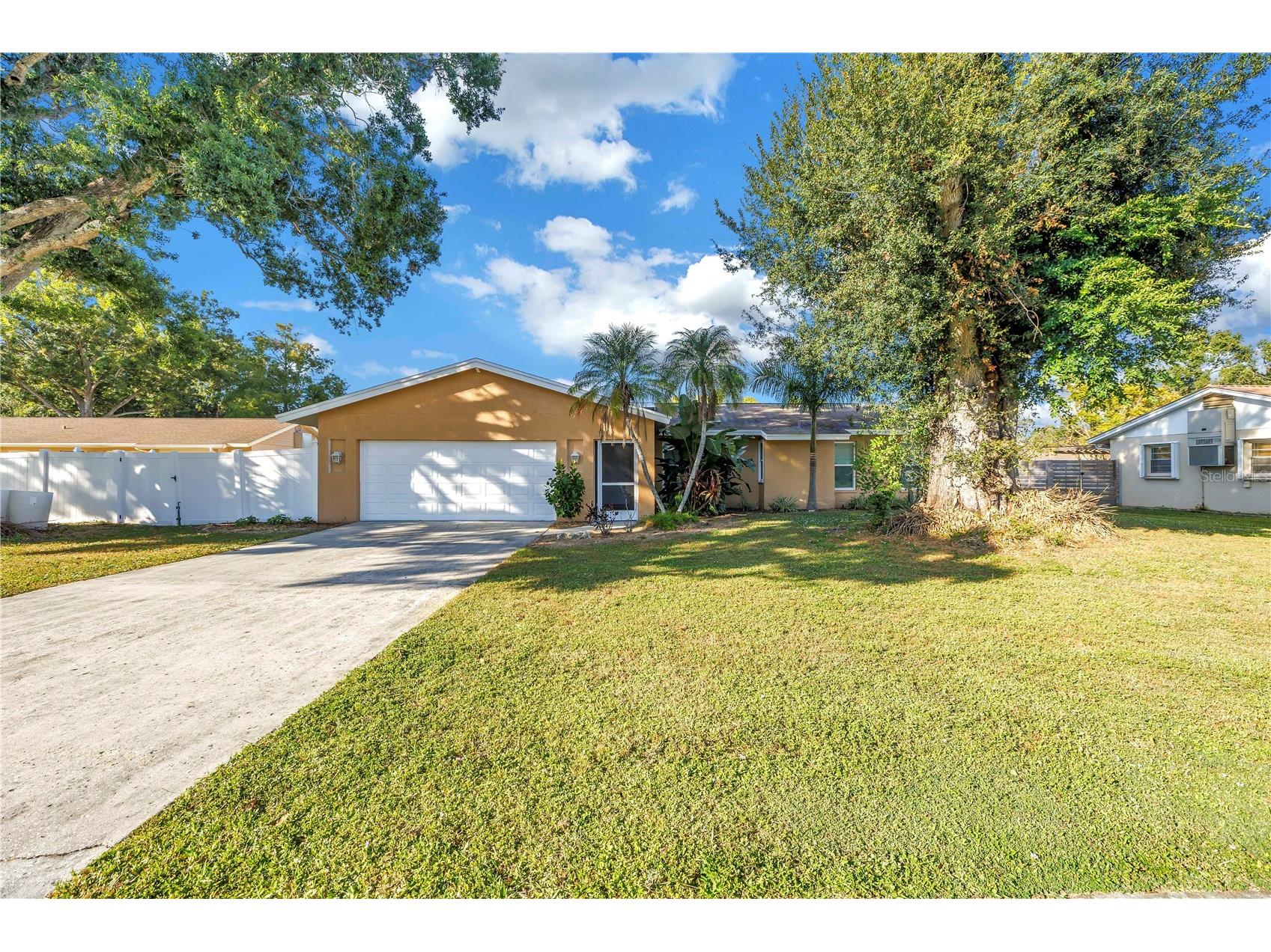 813 Cypress Wood Lane Sarasota FL 34243 A4670154 image1
