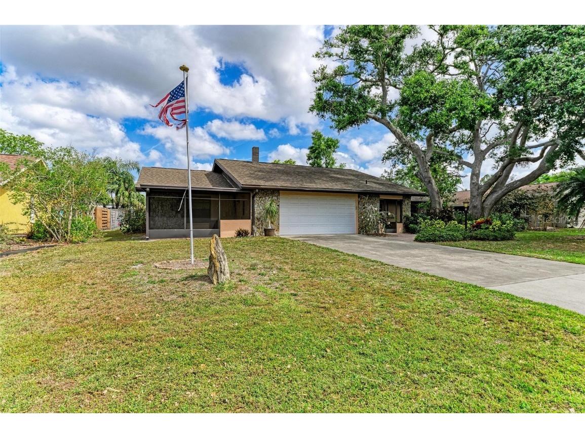 813 Exmoor Street Sarasota FL 34243 A4642017 image1