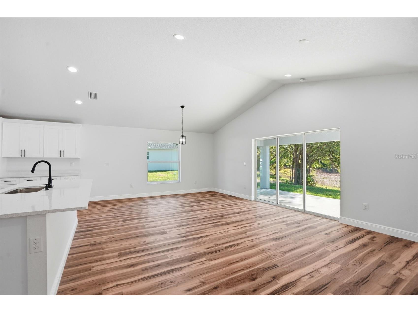 8130 Ridge Road Weeki Wachee FL 34613 W7884340 image12