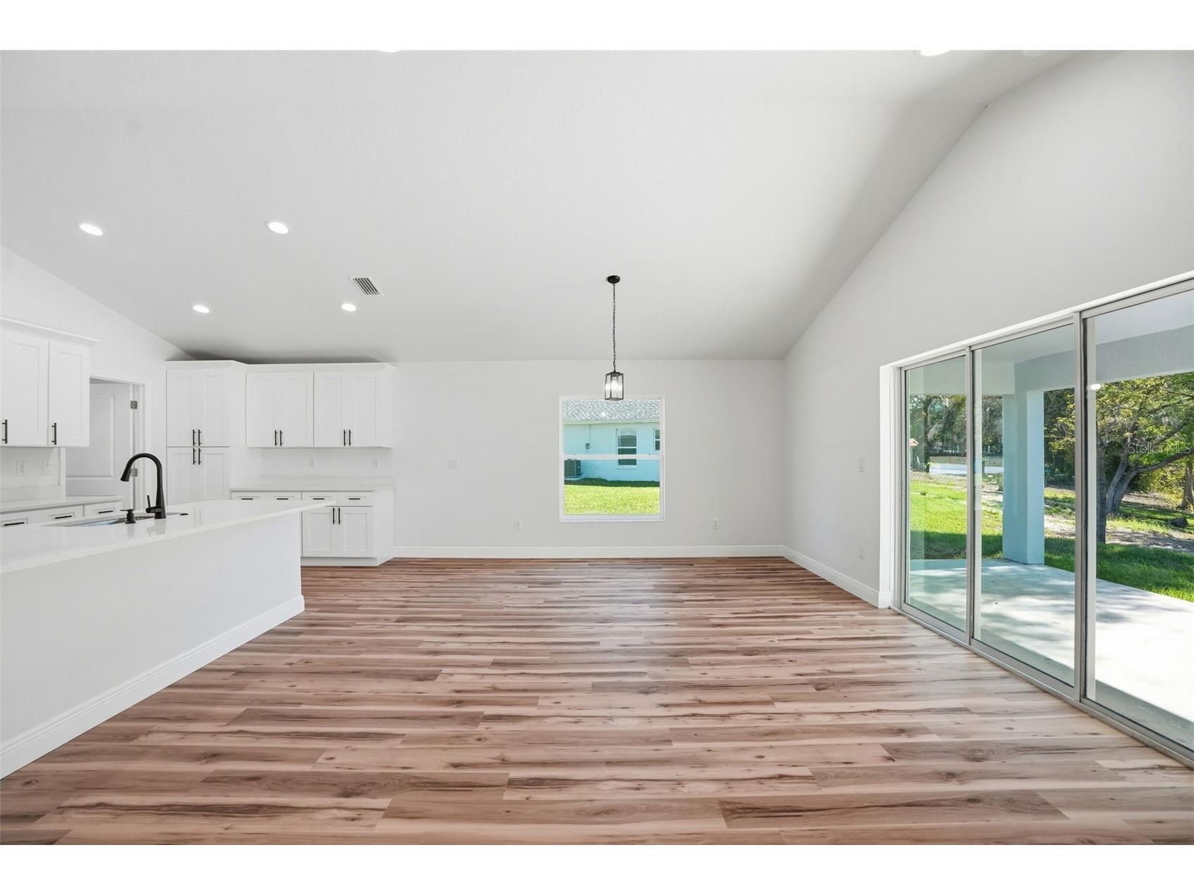 8130 Ridge Road Weeki Wachee FL 34613 W7884340 image13