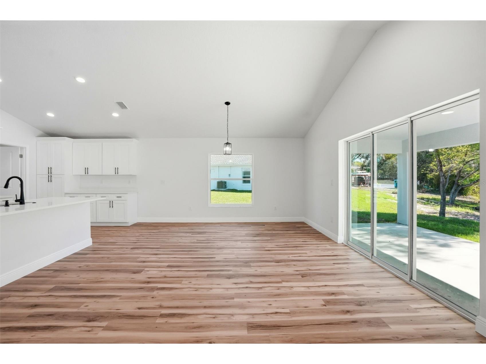 8130 Ridge Road Weeki Wachee FL 34613 W7884340 image16