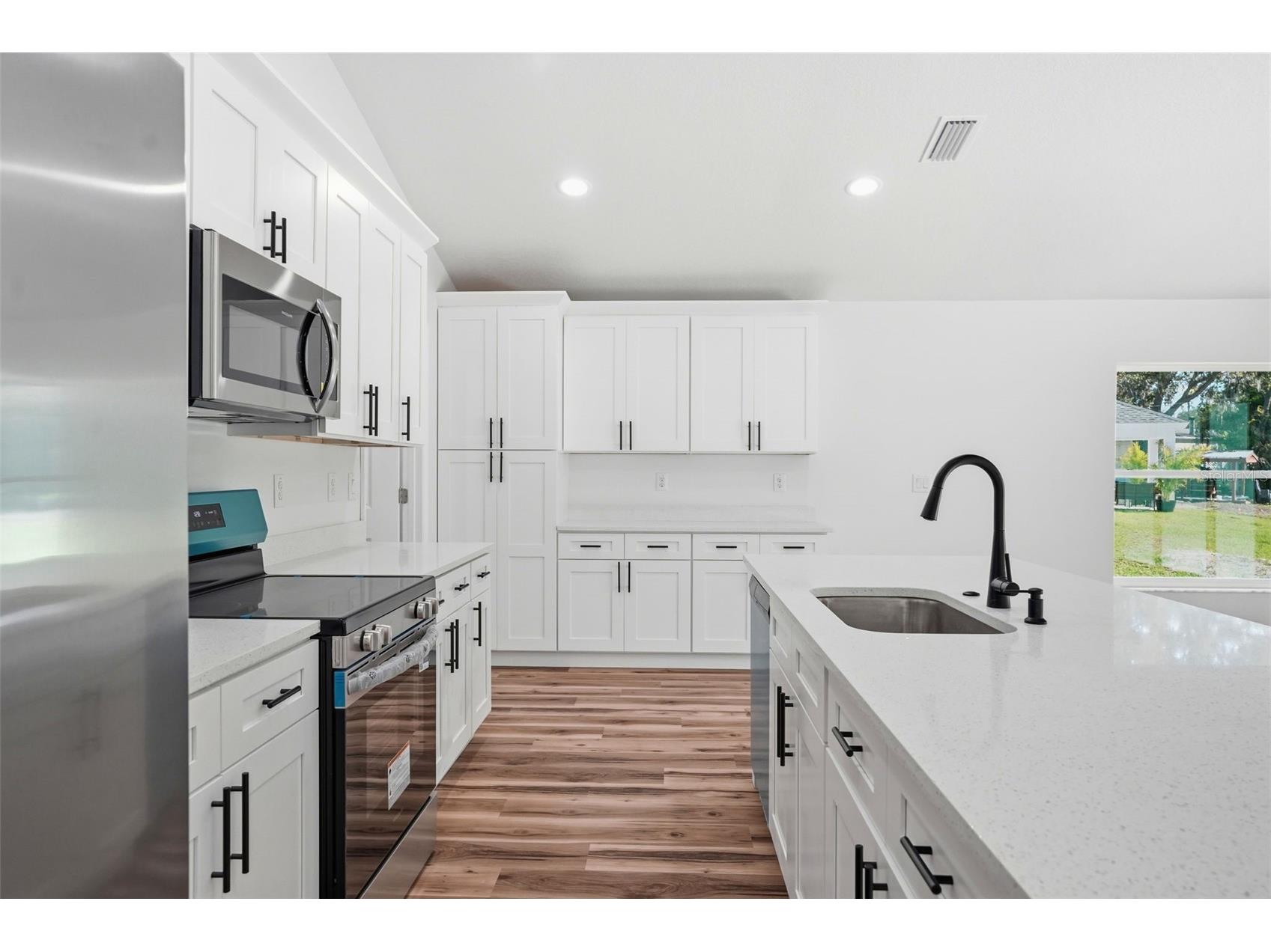 8130 Ridge Road Weeki Wachee FL 34613 W7884340 image23