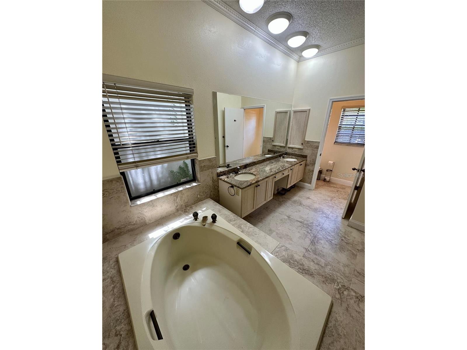 8133 Misty Oaks Boulevard Sarasota FL 34243 TB8478014 image17