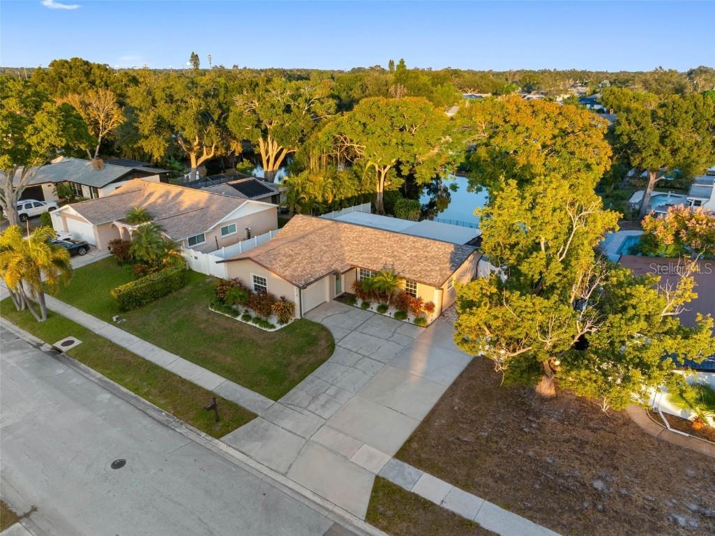 8139 129th Lane N Seminole FL 33776 TB8448997 image1