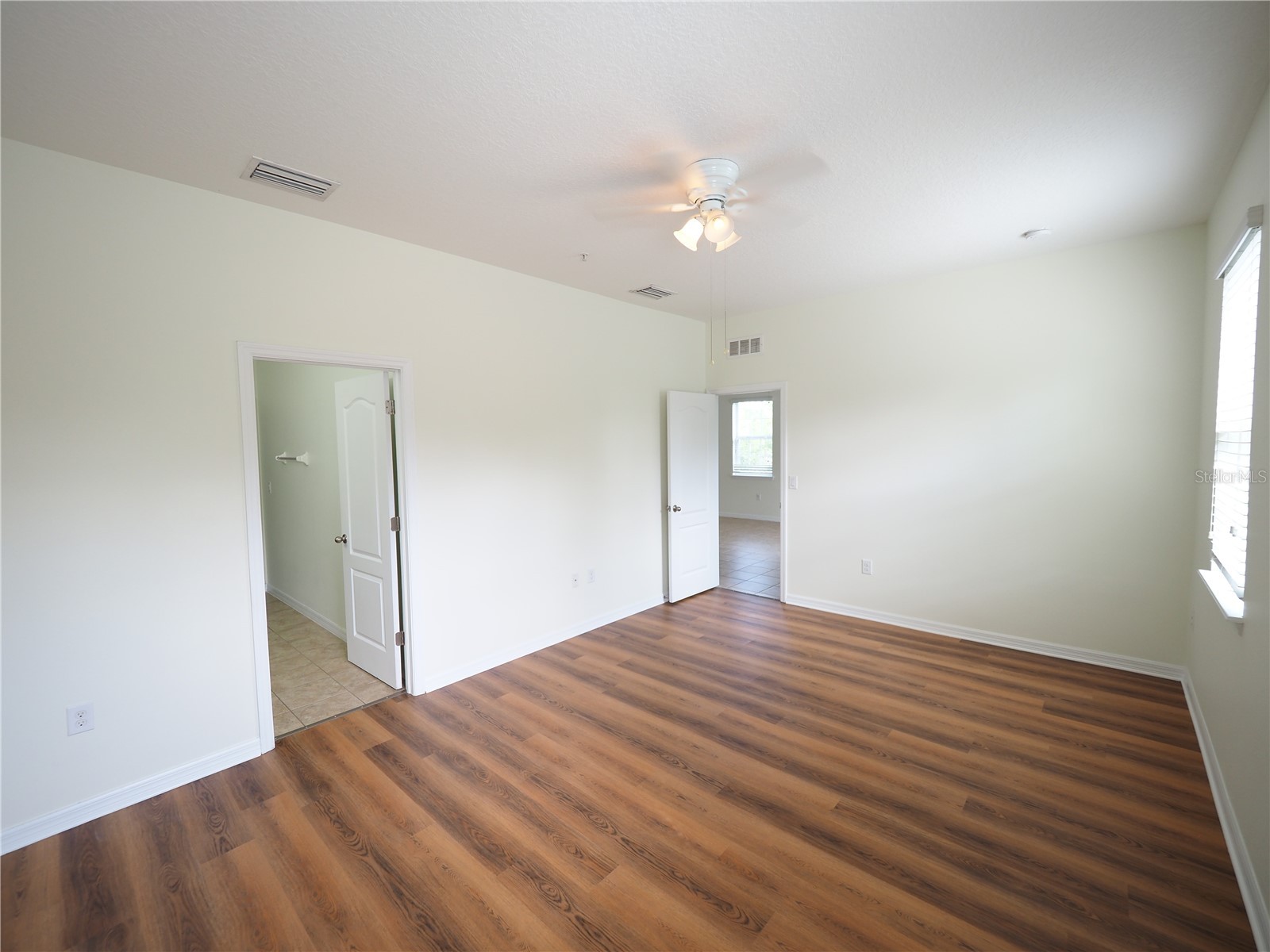 8140 Enclave Way #101 Sarasota FL 34243 A4688896 image17