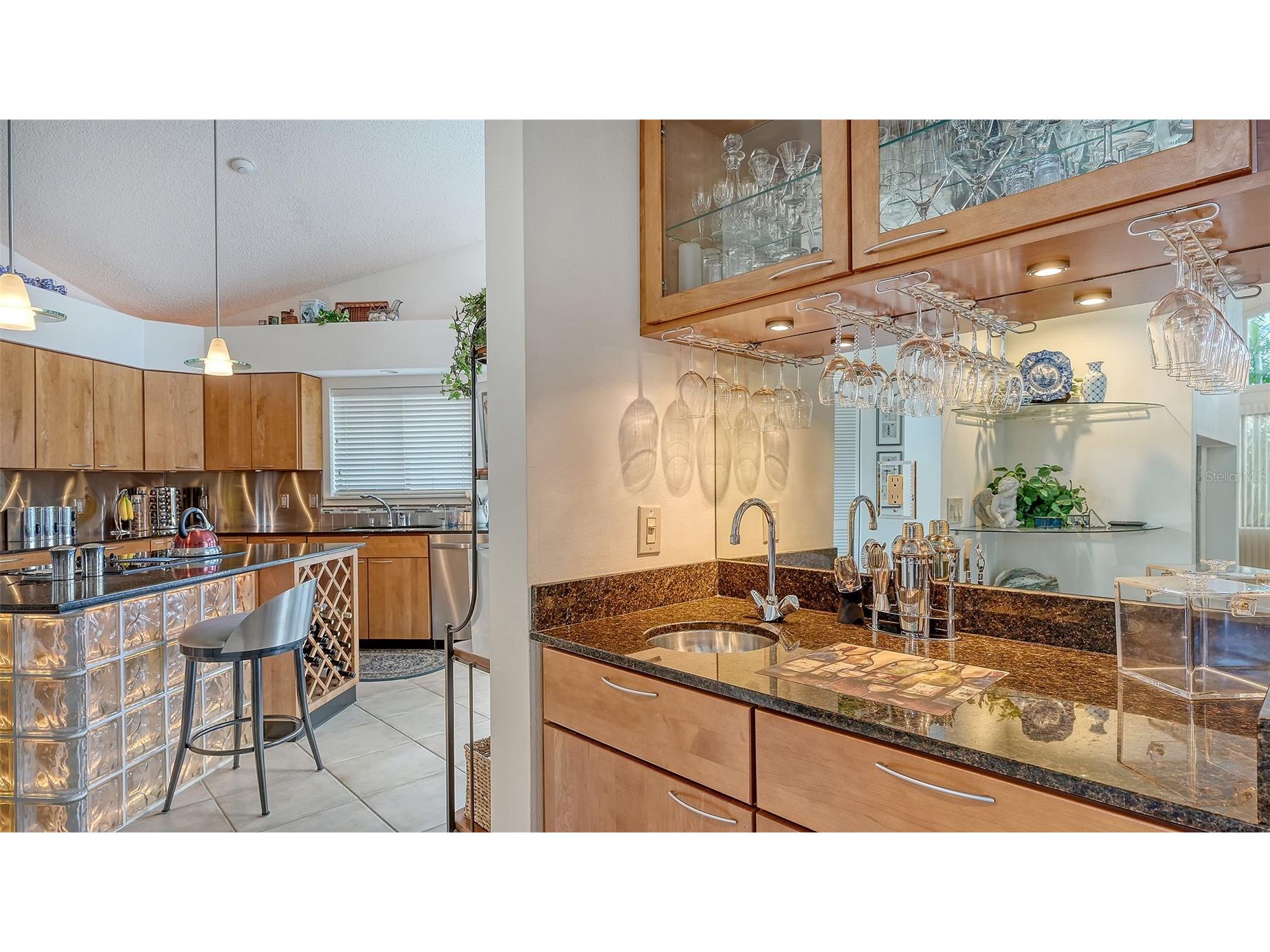 8142 Misty Oaks Boulevard Sarasota FL 34243 A4679693 image10