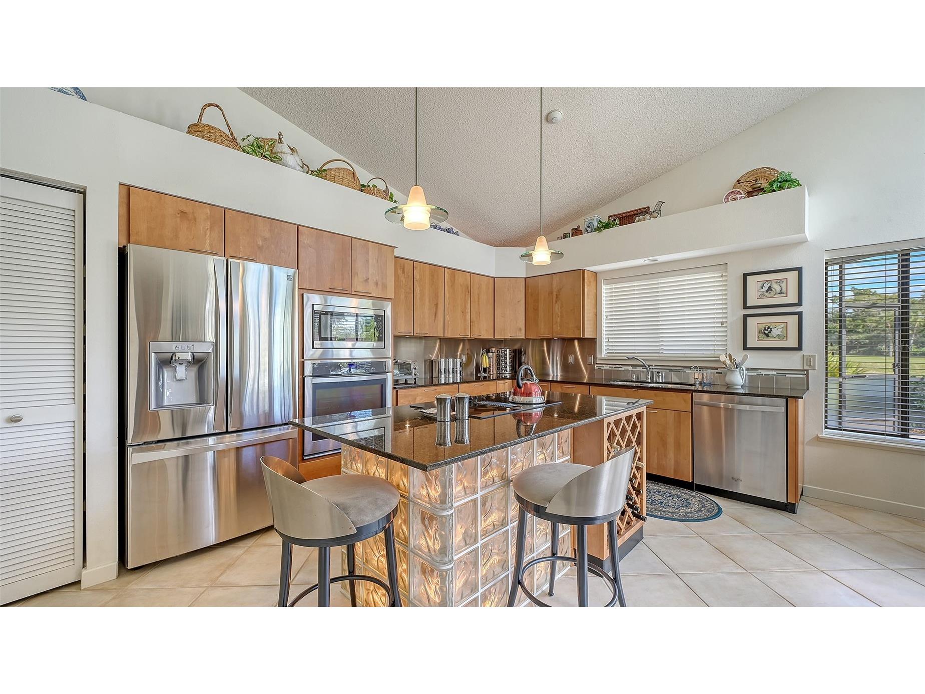 8142 Misty Oaks Boulevard Sarasota FL 34243 A4679693 image11