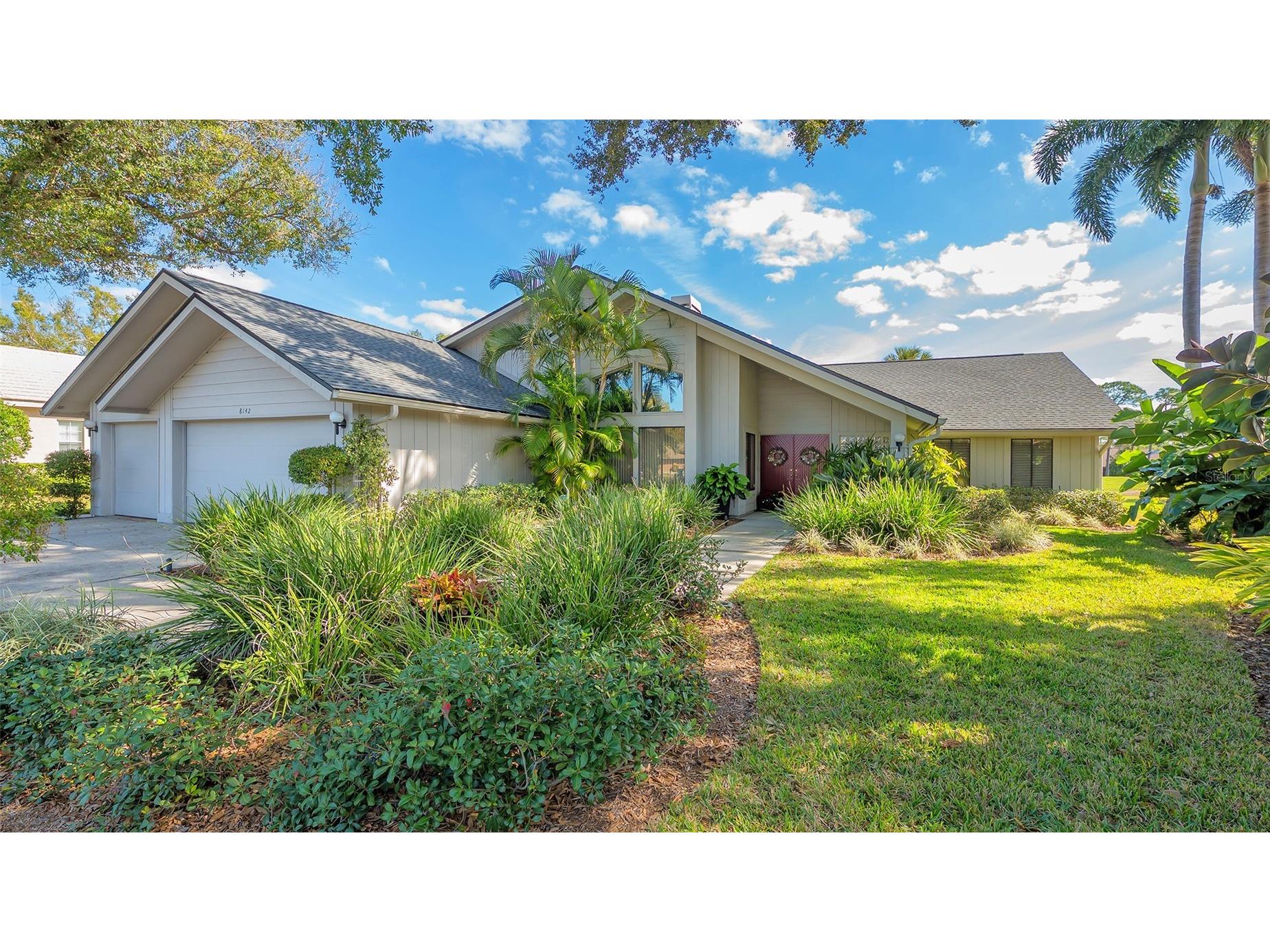 8142 Misty Oaks Boulevard Sarasota FL 34243 A4679693 image2