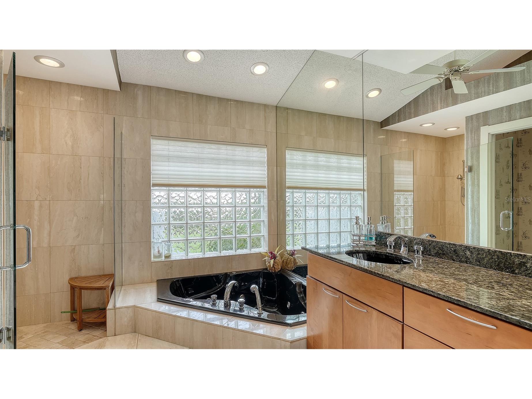 8142 Misty Oaks Boulevard Sarasota FL 34243 A4679693 image20