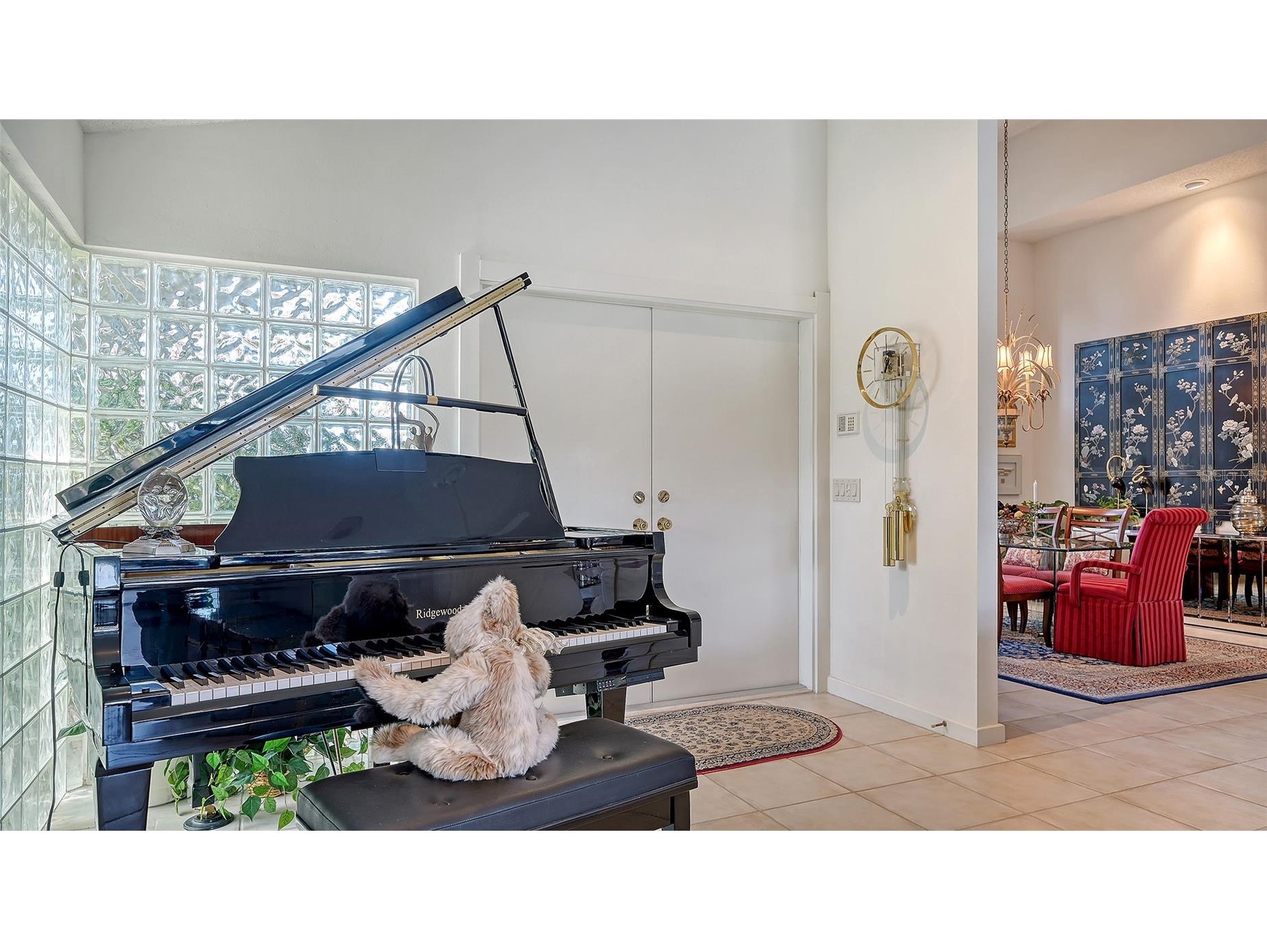 8142 Misty Oaks Boulevard Sarasota FL 34243 A4679693 image4