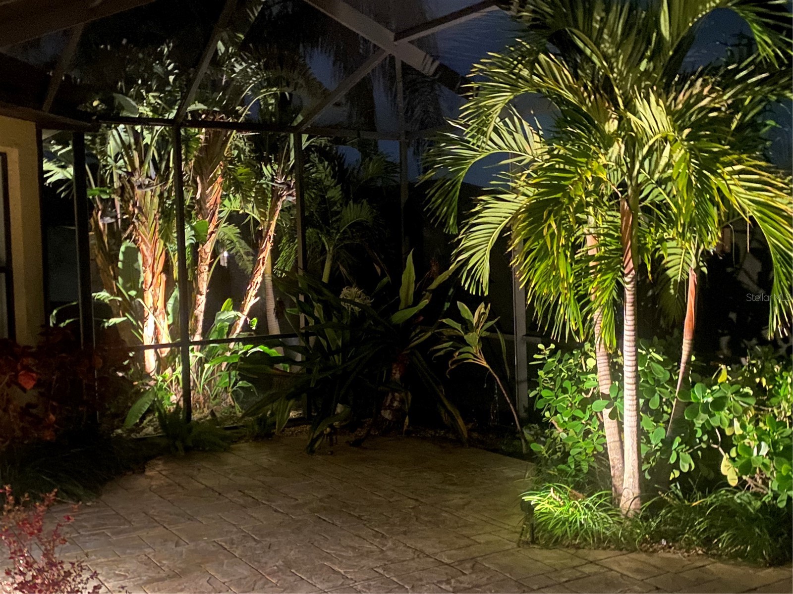 8142 Stirling Falls Circle Sarasota FL 34243 A4685641 image11